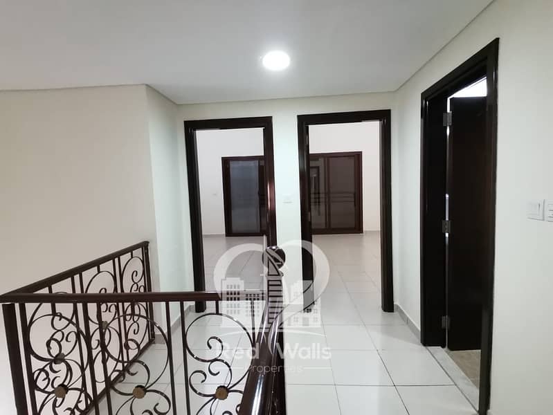21 Luxury 4 Bedroom Hall Townhouse With Parking