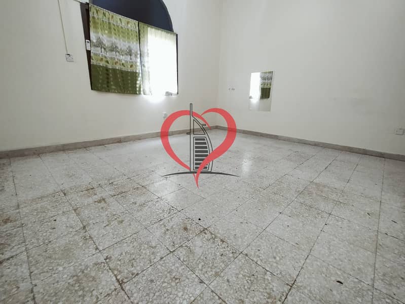 5 Perfect Studio Apartement Available opposite of wahda mall: