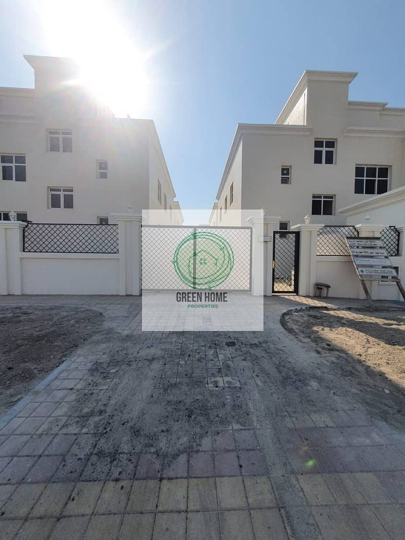 مجمع فيلل للايجار - ابوظبي - مدينة خليفه - جديد - أول ساكن - 10 غرف ماستر لكل فيلا - 350,000 الف درهم