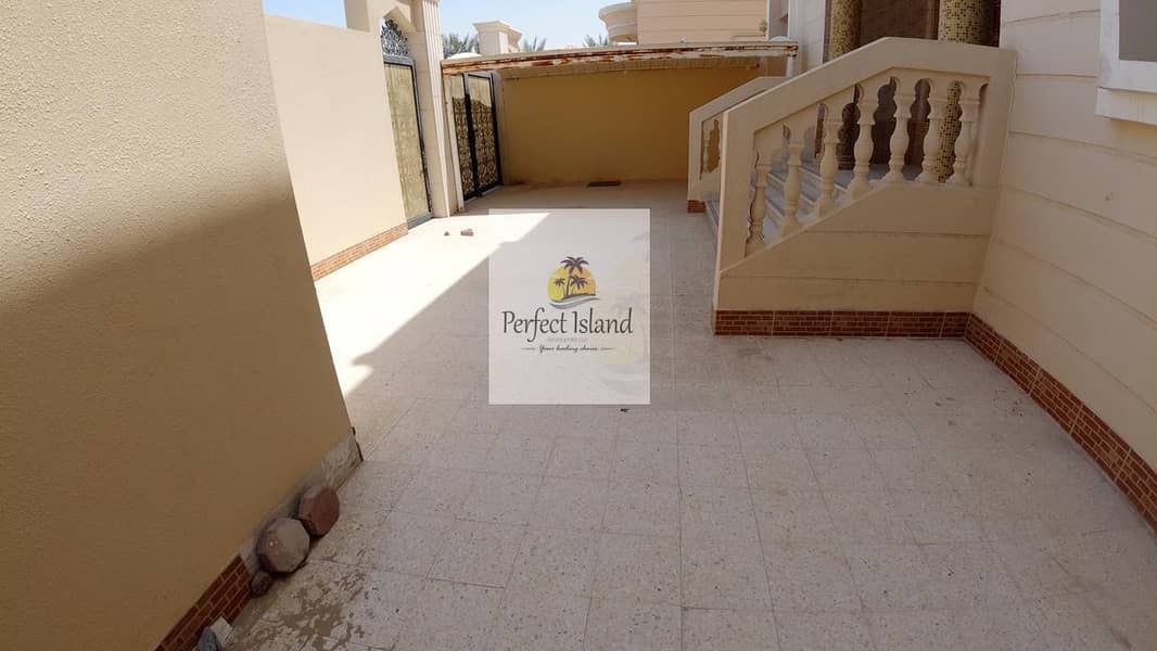 4 Awesome Villa | private entrance | Covered garage