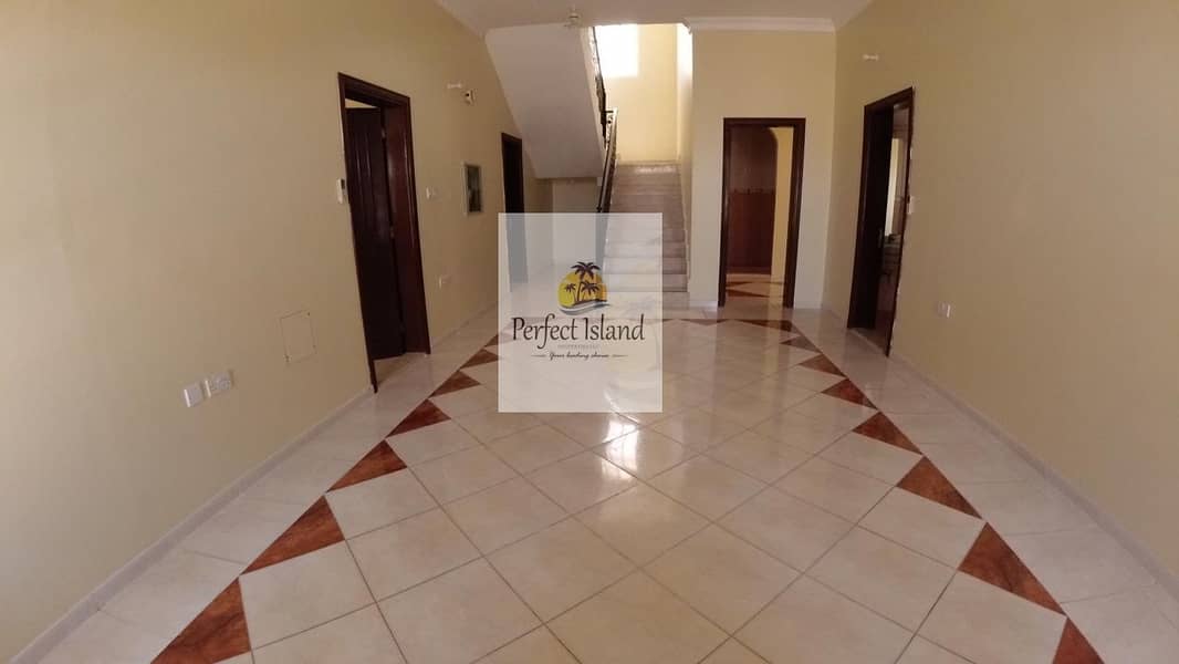 22 Awesome Villa | private entrance | Covered garage