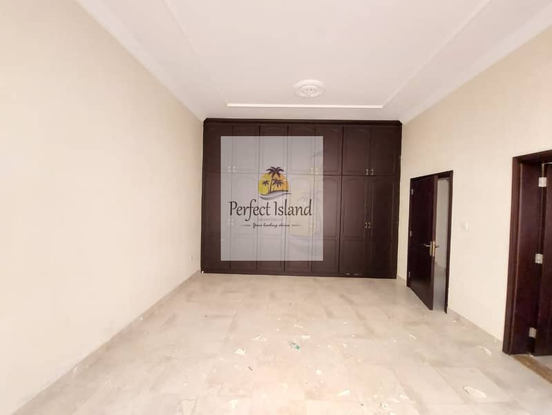 12 Super Deal| Private Entrance | Covered parking
