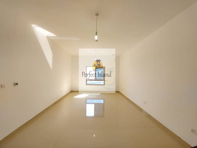 11 Luxurious Apartment | Mail road View | Amenities