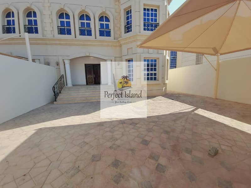 Corner Villa | Huge Yard | near Mezyad Mall