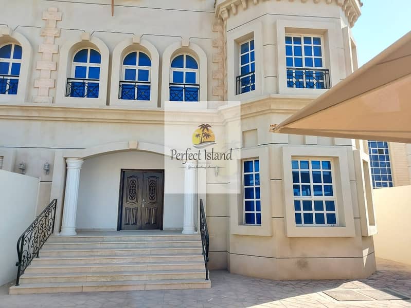 25 Corner Villa | Huge Yard | near Mezyad Mall