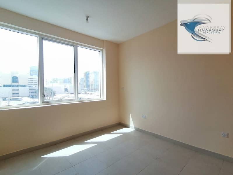 شقة في شارع الفلاح 1 غرفة 42000 درهم - 6008896