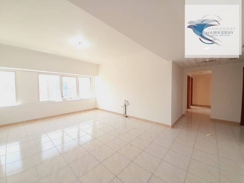 شقة في شارع حمدان 2 غرف 60000 درهم - 6095881