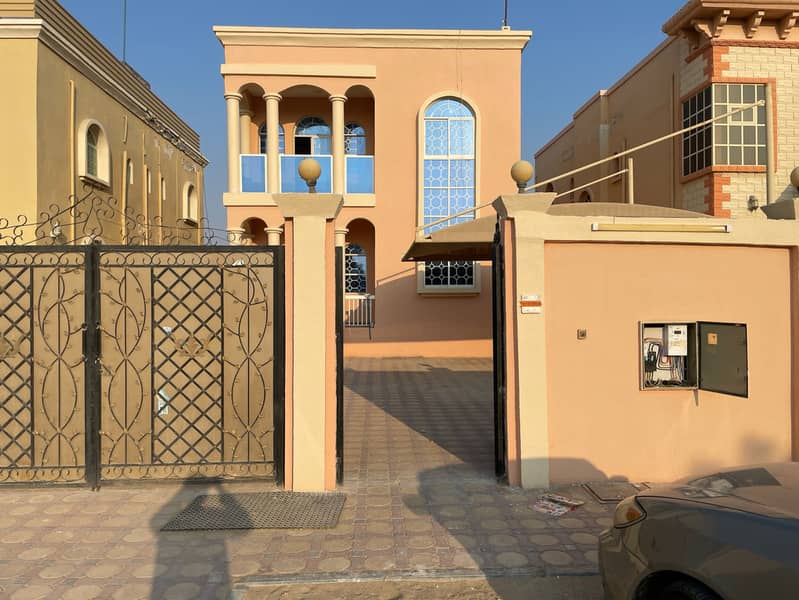 For sale, a villa in Al-Rawda, freehold for all nationalities, excellent location, close to the mosque and the main street.