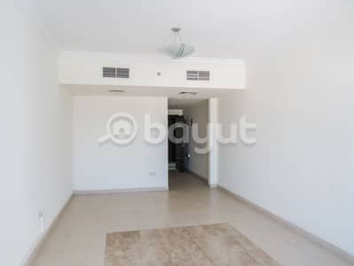 1 Bedroom Flat for Rent in Al Khan, Sharjah - Easy bound to Dubai! Spacious 1BR Flat for Rent in Style Tower