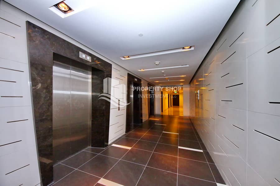 9 abu-dhabi-al-reem-island-shams-abu-dhabi-gate-towers-elevator. JPG