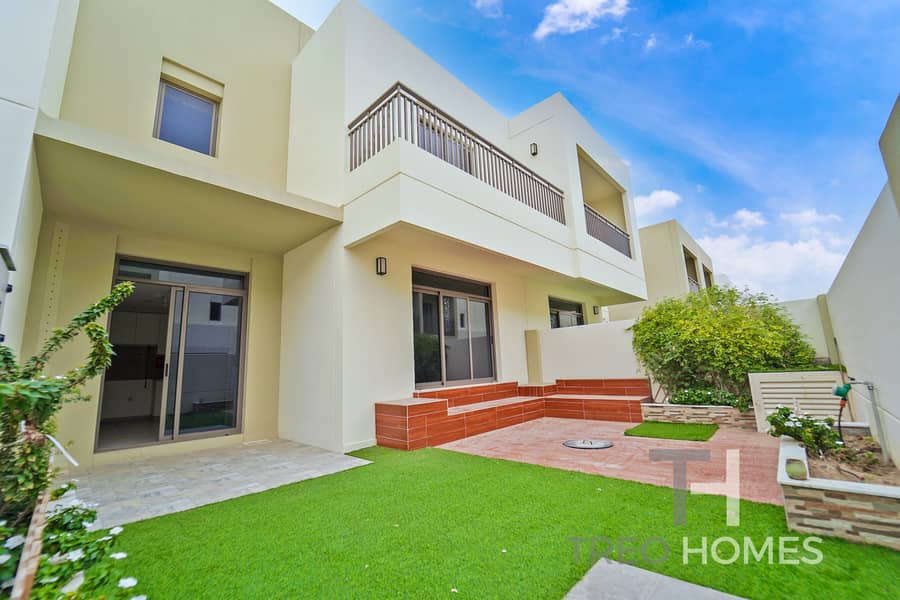 Vacant | Single Row | Beautiful Townhouse Vacant | Single Row | Beautiful Townhouse