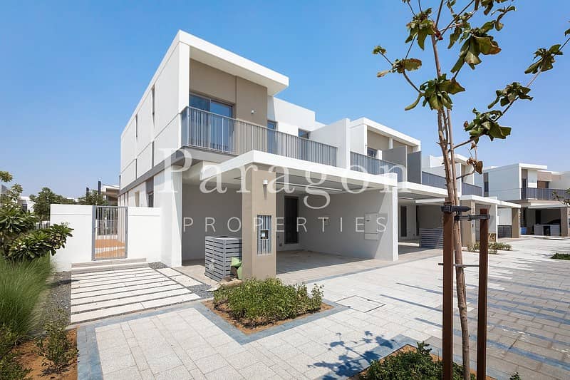 Best Price Across Pool and Park | 4 Bed Best Price Across Pool and Park | 4 Bed