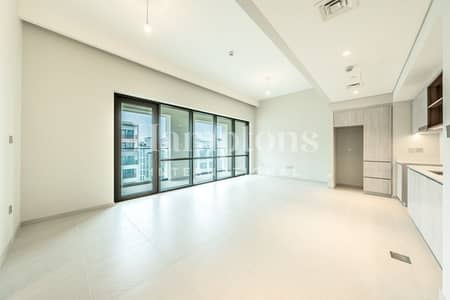 Brand new | Mid Floor | Pool view | Vacant