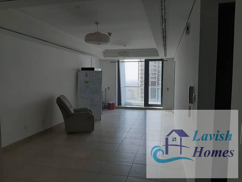 JLT Ready to move in Vacant 3 bed with maid room Lake and road view Higher floor rent 105k/--