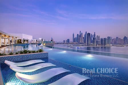 شقة فندقية  للايجار في نخلة جميرا، دبي - NH_Collection_Dubai_The_Palm_Pool View_Evening (1)-min. jpg