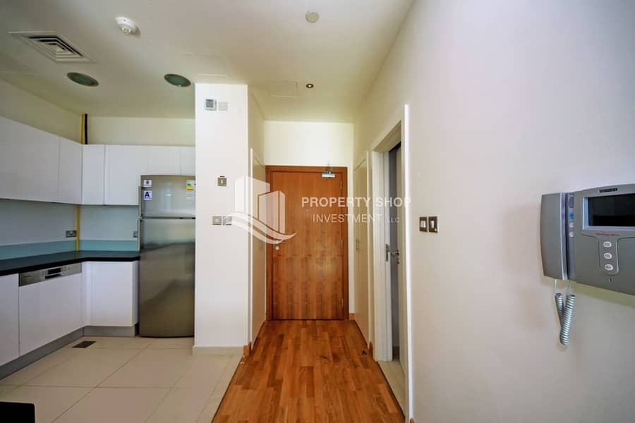 4 studio-apartment-abu-dhabi-al-raha-beach-al-bandar-al-barza-foyer. JPG