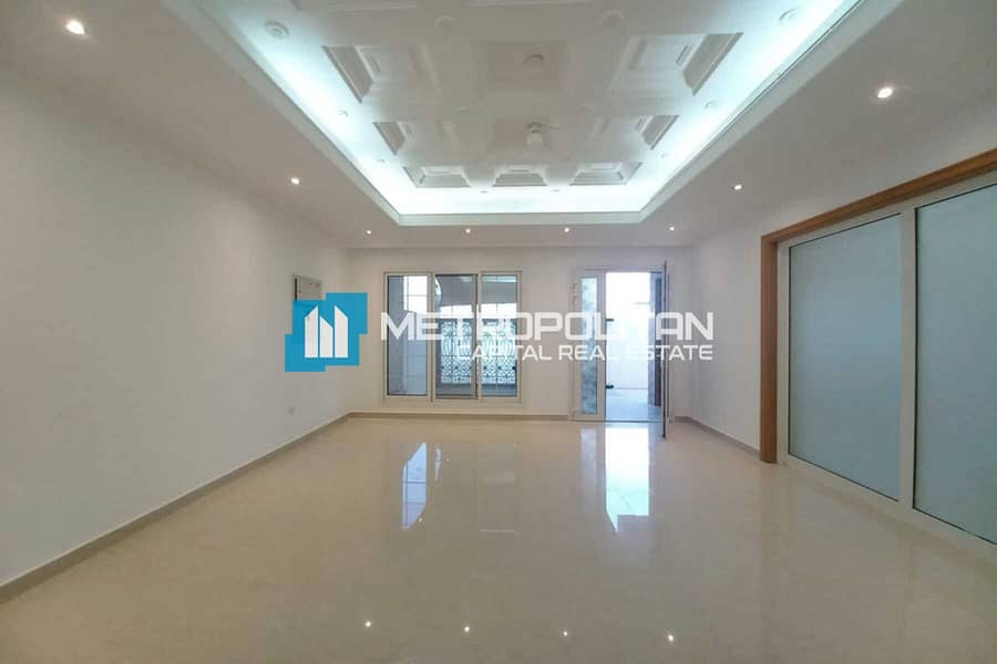 Huge 4BR Villa| Private Entrance|Ready To Move In Huge 4BR Villa| Private Entrance|Ready To Move In