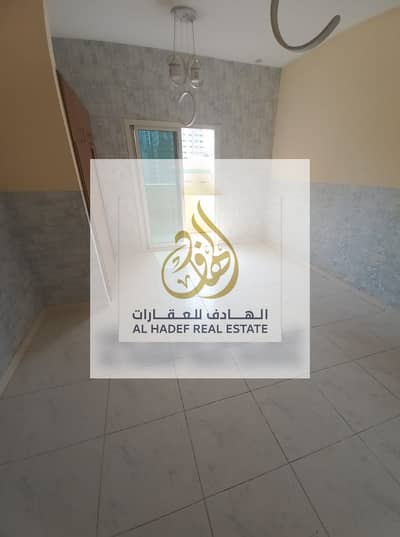 For annual rent in Ajman   A one-bedroom apartment with a living room with closets in the walls in the Rashidiya area 3, with a balcony and 2 bathroom