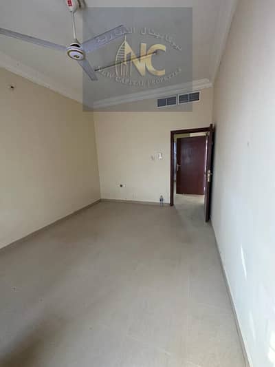 For annual rent on Kuwait Street, distinctive apartments, one room and a hall, with very distinctive finishes and large spaces, at a special price