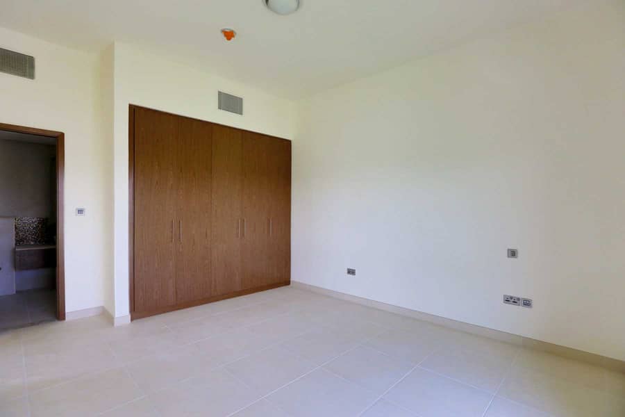 20 Internal Photo of 5 Bedroom Villa in West Yas Yas Island Abu Dhabi UAE (11). jpg