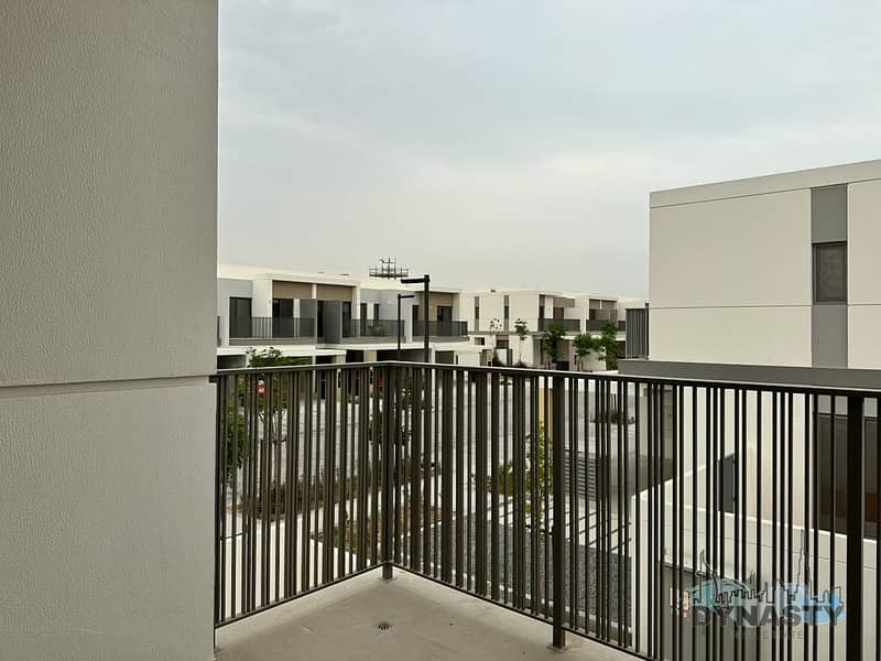 Elan outdoor balcony 4 bedroom. jpg Elan outdoor balcony 4 bedroom. jpg