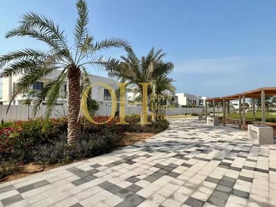 2 Bedroom Townhouse for Sale in Yas Island, Abu Dhabi - Amazing 2BR + Maids | Single Row Corner | Very Good Price