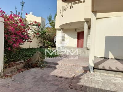 4 Bedroom Villa for Rent in Al Wasl, Dubai - Luxurious Villa with Pool on main Road | 6 Chqs