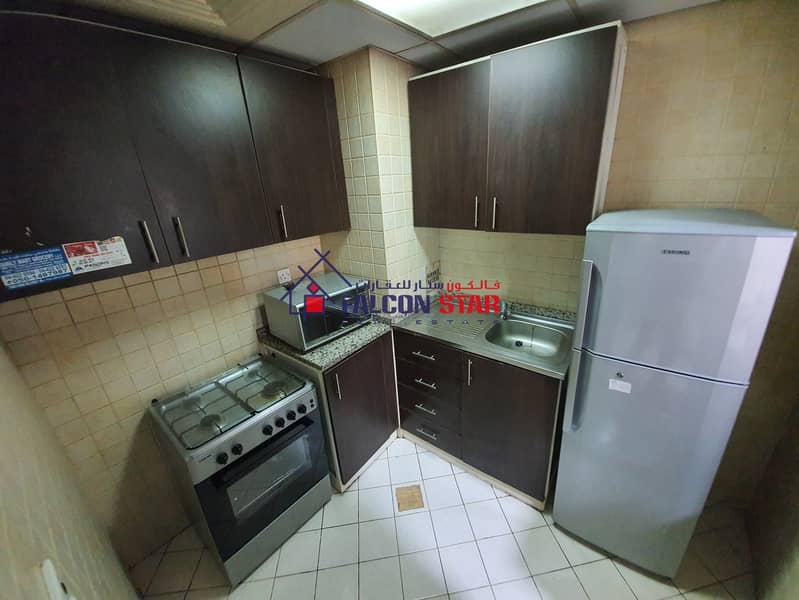 5 CBD BUILDING - SPACIOUS ONE BEDROOM WITH BALCONY