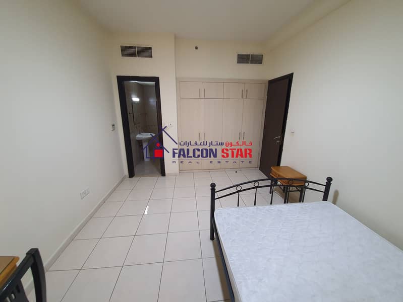 8 CBD BUILDING - SPACIOUS ONE BEDROOM WITH BALCONY