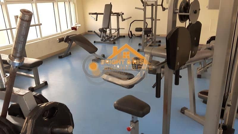 16 Fabulous 4 Bed Villa (Shared Pool Gym) MBZ city