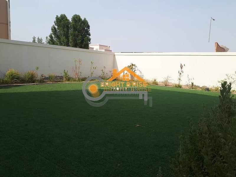 3 Shinning 4 Master BR Villa with Private Garden ^^ MBZ City