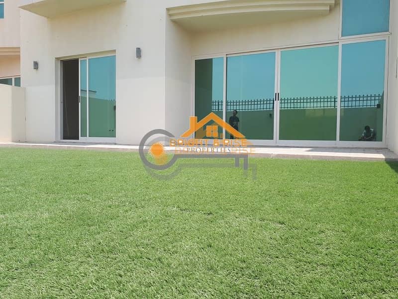 2 Luxury 4 BR Villa with Private Garden nearby Mezayed Mall ^^ MBZ City