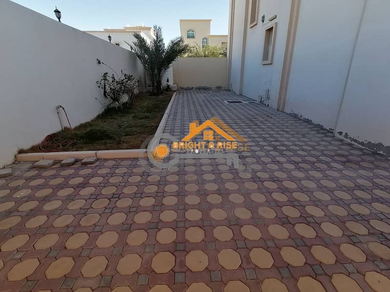 10 Separate 5 Master BR villa with Yard - MBZ city