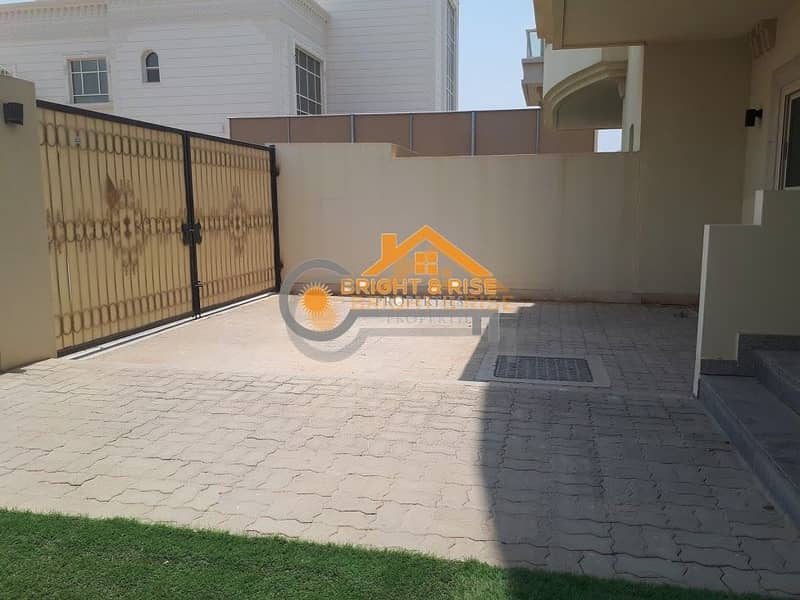 18 Luxury 4 BR Villa with Private Garden nearby Mezayed Mall ^^ MBZ City
