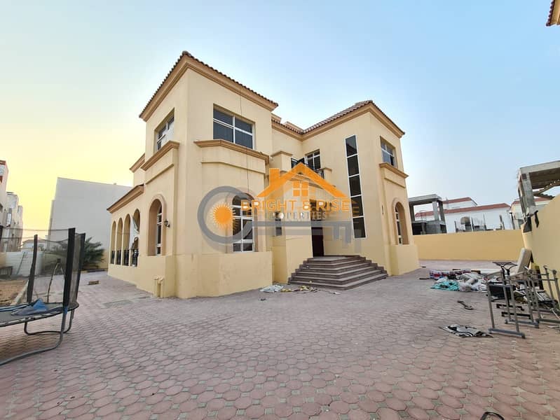 STAND ALONE 5 MASTER BEDROOM VILLA WITH PRIVATE YARD RENT IN MBZ CITY