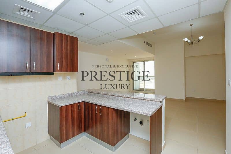 5 Kitchen. . JPG