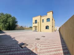 A villa for rent in Ajman, Al Hamidiyah area, consisting of 5 rooms, a sitting room, a hall, monsters and air conditioners, an area of ​​10,000 feet, a very special location. 

 Spacious spaces and master rooms

 And double glazed windows

 The villa is ve