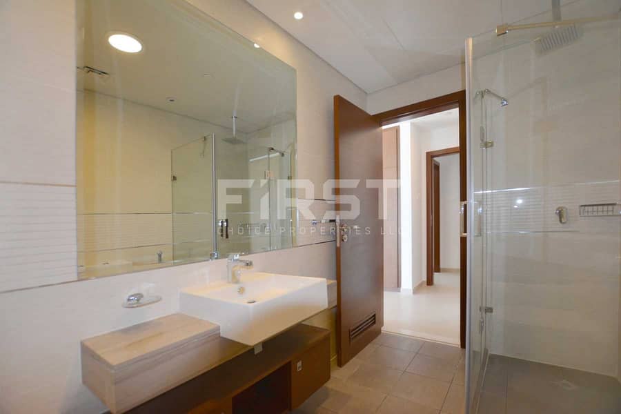 24 Internal Photo of 3 Bedroom Apartment in The Gate Tower Shams Abu Dhabi Al Reem Island Abu Dhabi UAE (22). jpg