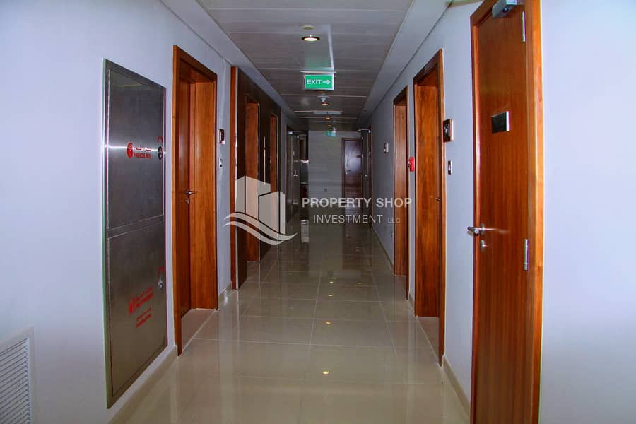 2 abu-dhabi-al-raha-beach-al-bandar-hallway. JPG