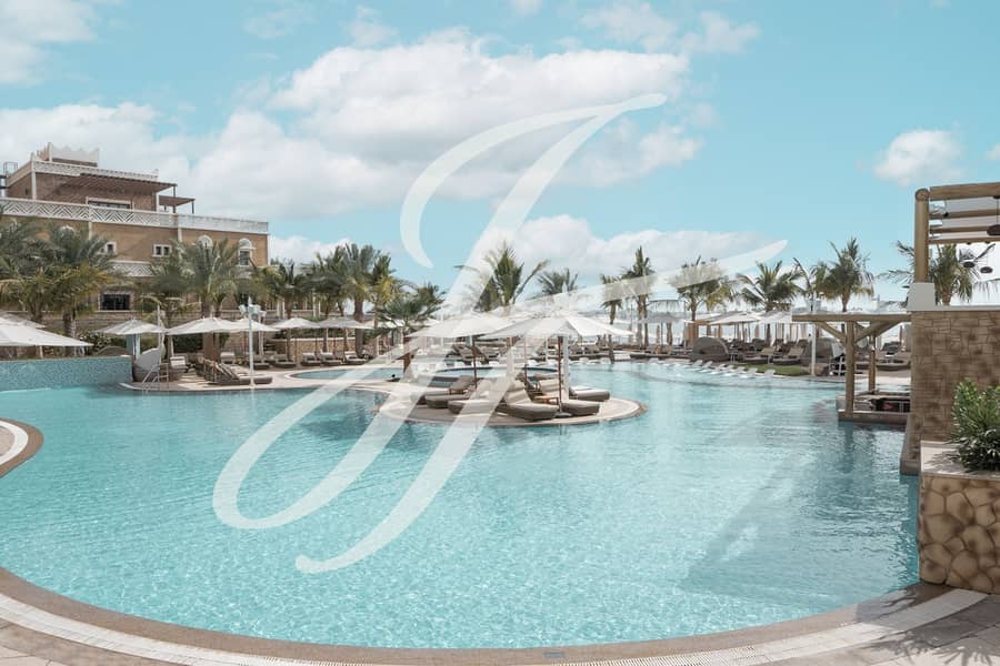 13 Soluna Beach Club-2. jpg