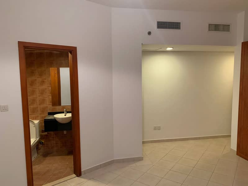12 0bd78821-55c4-48de-8a23-e8794cf30db9. jpg