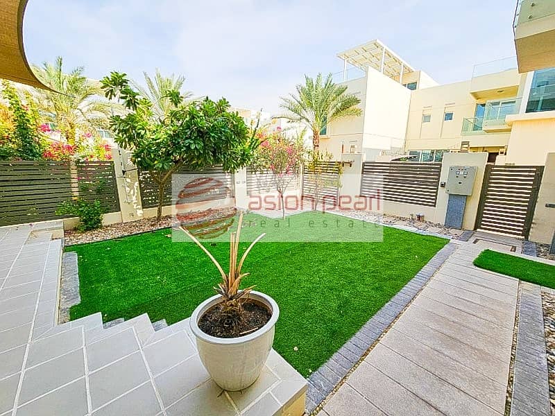 Vacant Now! | Great Location | Corner Park Villa Vacant Now! | Great Location | Corner Park Villa