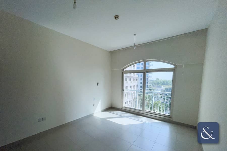 Chiller Free | Large Balcony | Canal Views Chiller Free | Large Balcony | Canal Views