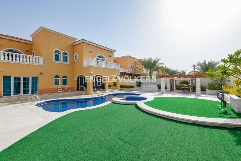 Upgraded villa | Stunning Pool | Jacuzzi