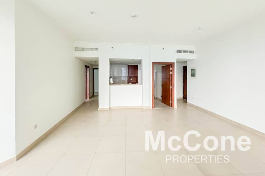 Spacious Apartment | Full Sea View | Best Location Spacious Apartment | Full Sea View | Best Location