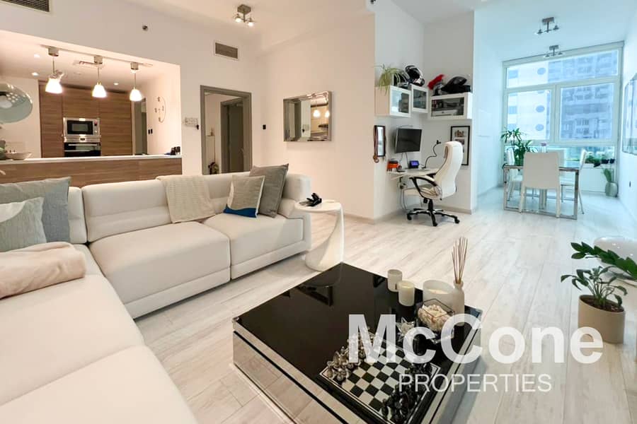 Modern | Rare Unit | Sea Views Modern | Rare Unit | Sea Views