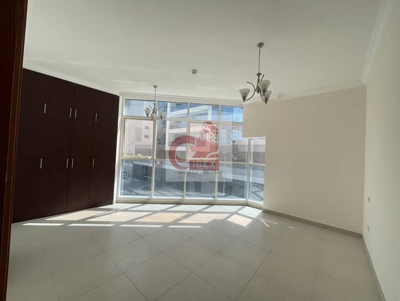 9 Brand huge 1bhk with 1 month free near to Emrties metro station on sheikh zayad road