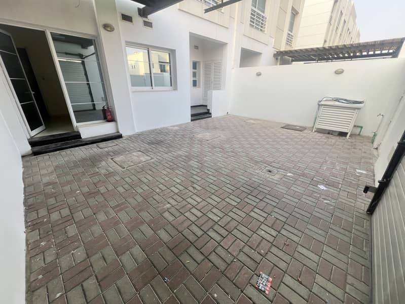 فیلا في فلل مردف 44،أب تاون مردف،مردف 5 غرف 170000 درهم - 8162918 فیلا في فلل مردف 44،أب تاون مردف،مردف 5 غرف 170000 درهم - 8162918