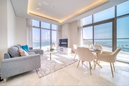 2 Bedroom Flat for Rent in Palm Jumeirah, Dubai - Chic Beachfront Living: Miami Meets The Palm