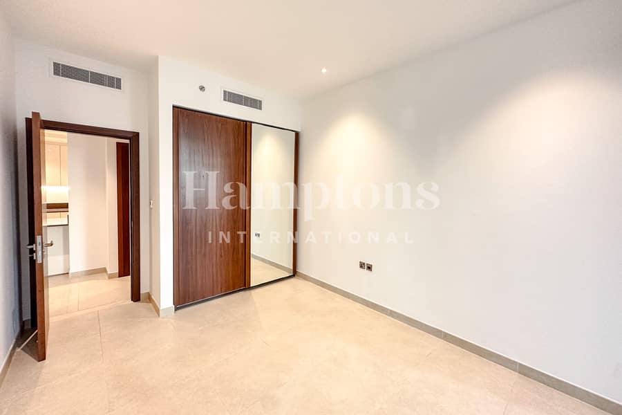 Contemporary | Low Floor | Vacant in December Contemporary | Low Floor | Vacant in December